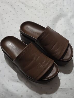 Steve Madden Brown Platform Slide Clogs